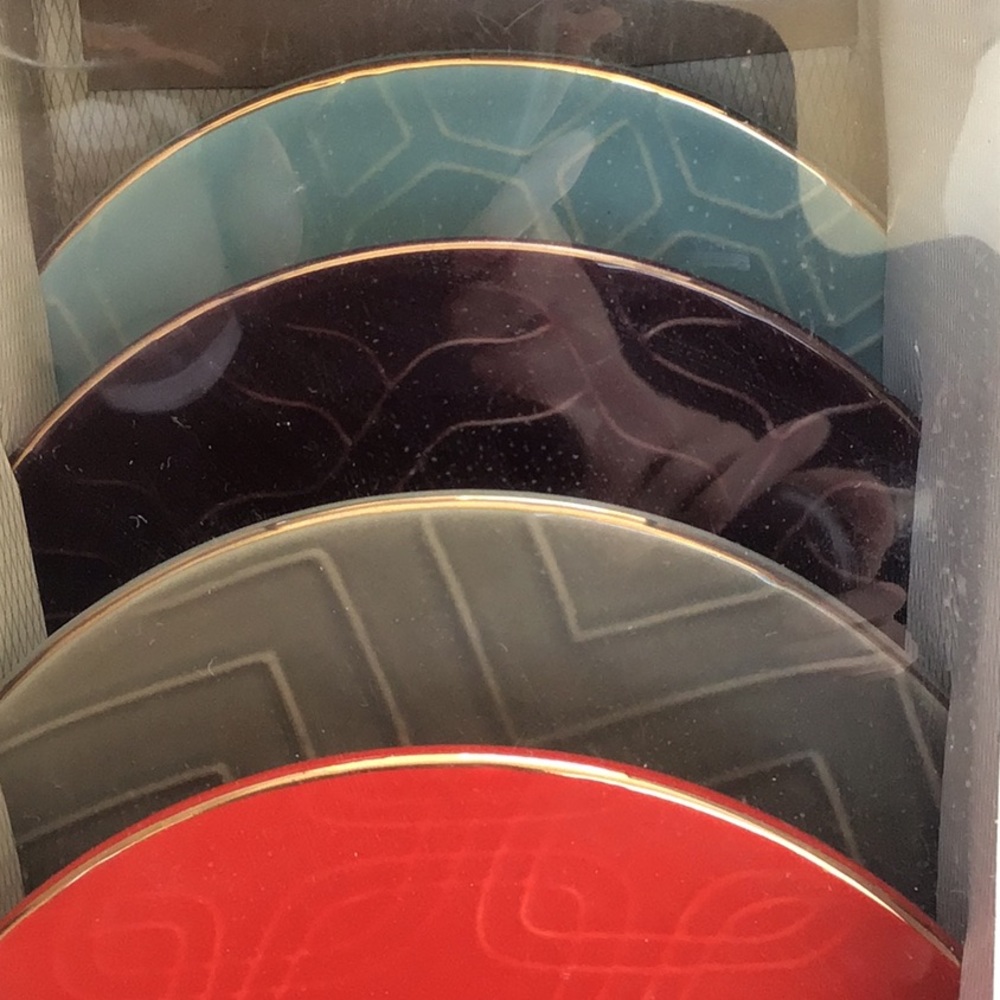 Set of 4 Beautiful Appetizer Plates - Picture 2 of 2